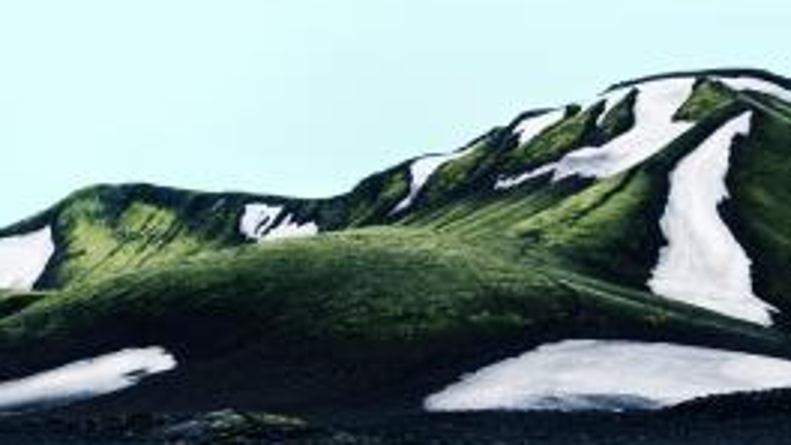 Kuvassa on islantilaista vuorimaisemaa, jossa on vasemmalta oikealle nousevaa muodostelmaa mustan vihreän nauhamaisena. Yläpuolella on sinistä taivasta. Kuva on osa kirjan Hildur kannesta.